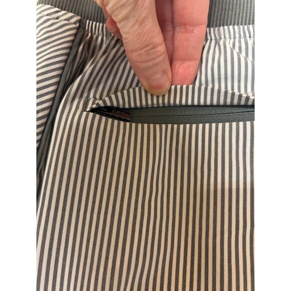 Athleta Brooklyn Pull On Striped Ankle Pants Womens Size 6 Gray White Athleisure - Picture 5 of 13